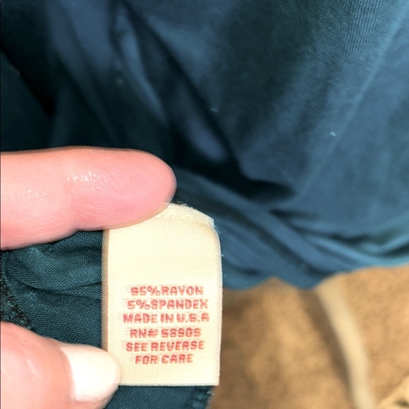 Green, Black and Tan Women's v-neck Top. Sz. XL  Beautiful design - Picture 4 of 12